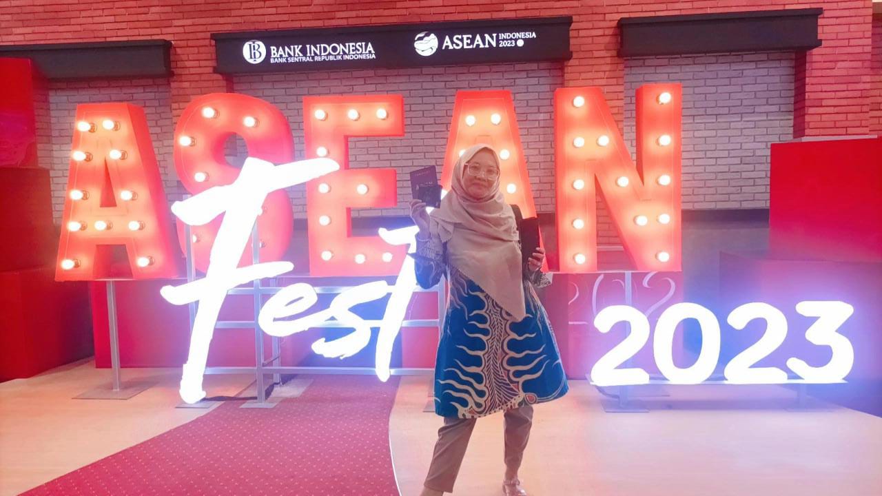 Profile picture for user nurlaela_ella