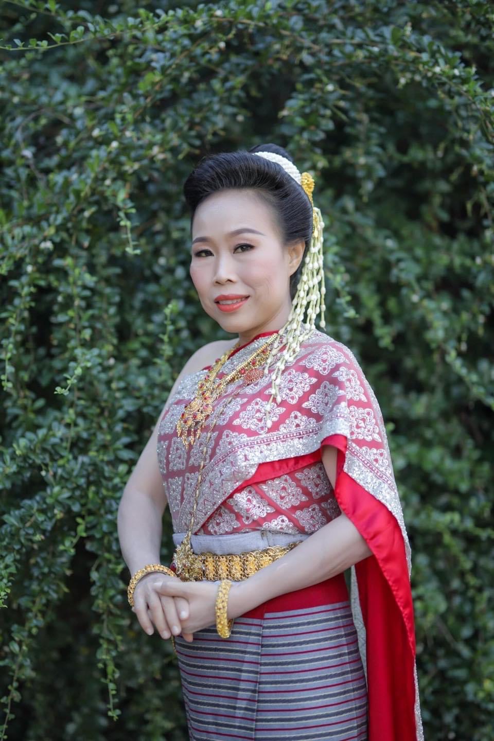 Profile picture for user MissHoneybee