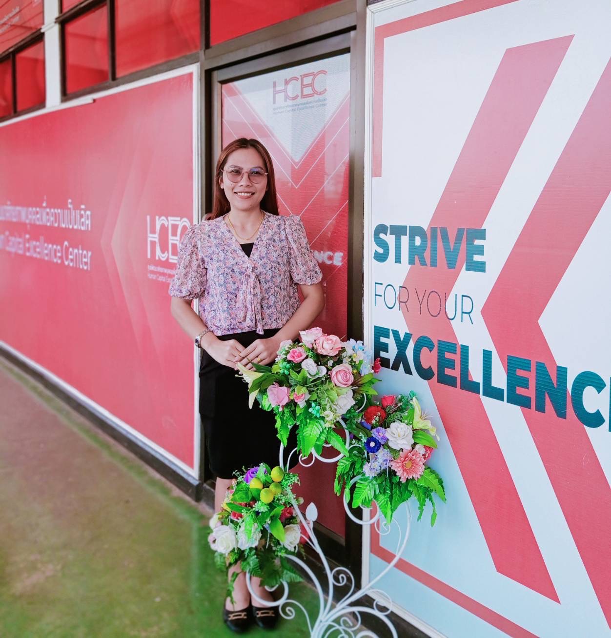 Profile picture for user Kanokponsinpon