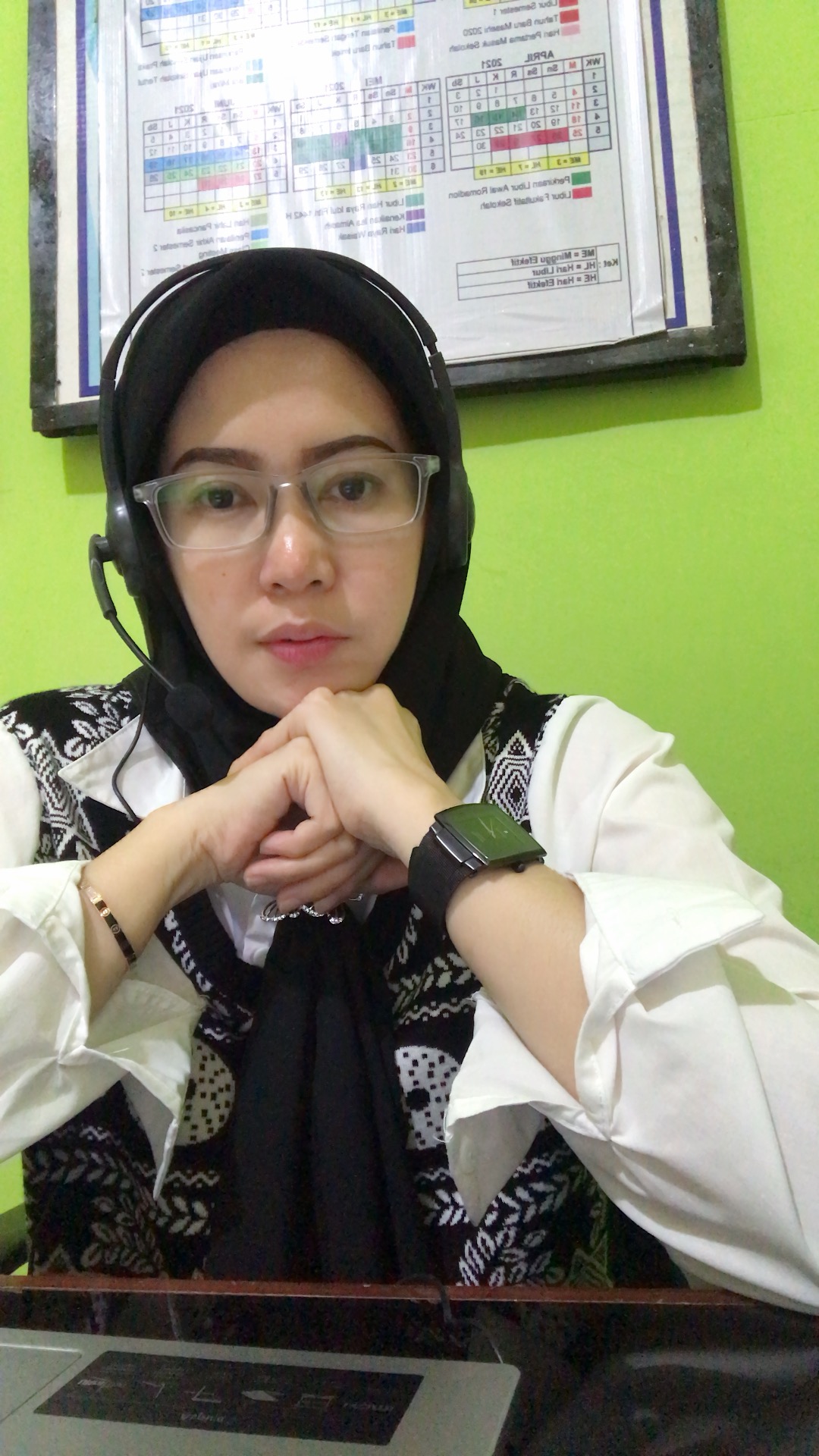 Profile picture for user Dewi_Nurmala