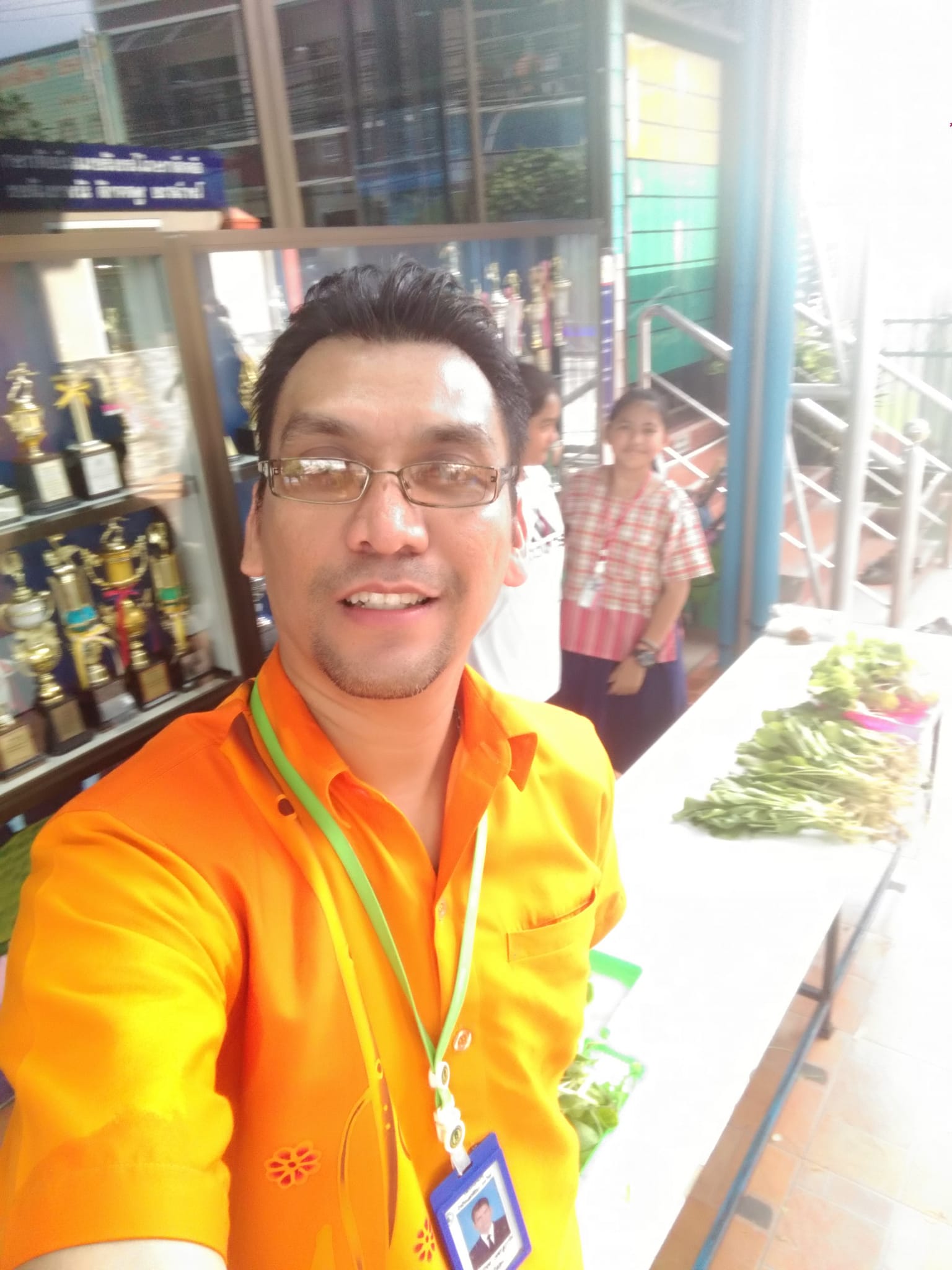 Profile picture for user Ronnakrit