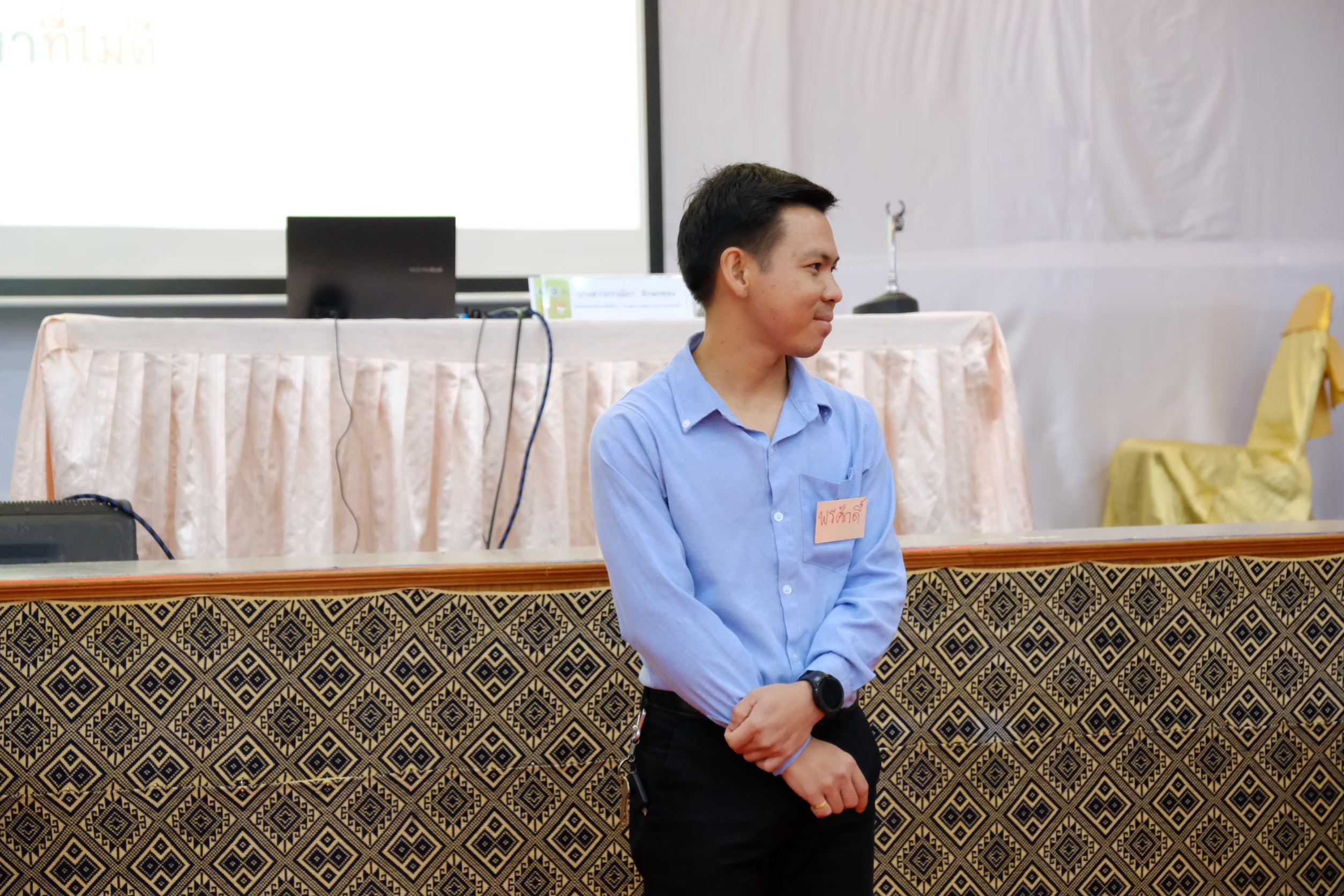 Profile picture for user santi_phosuk