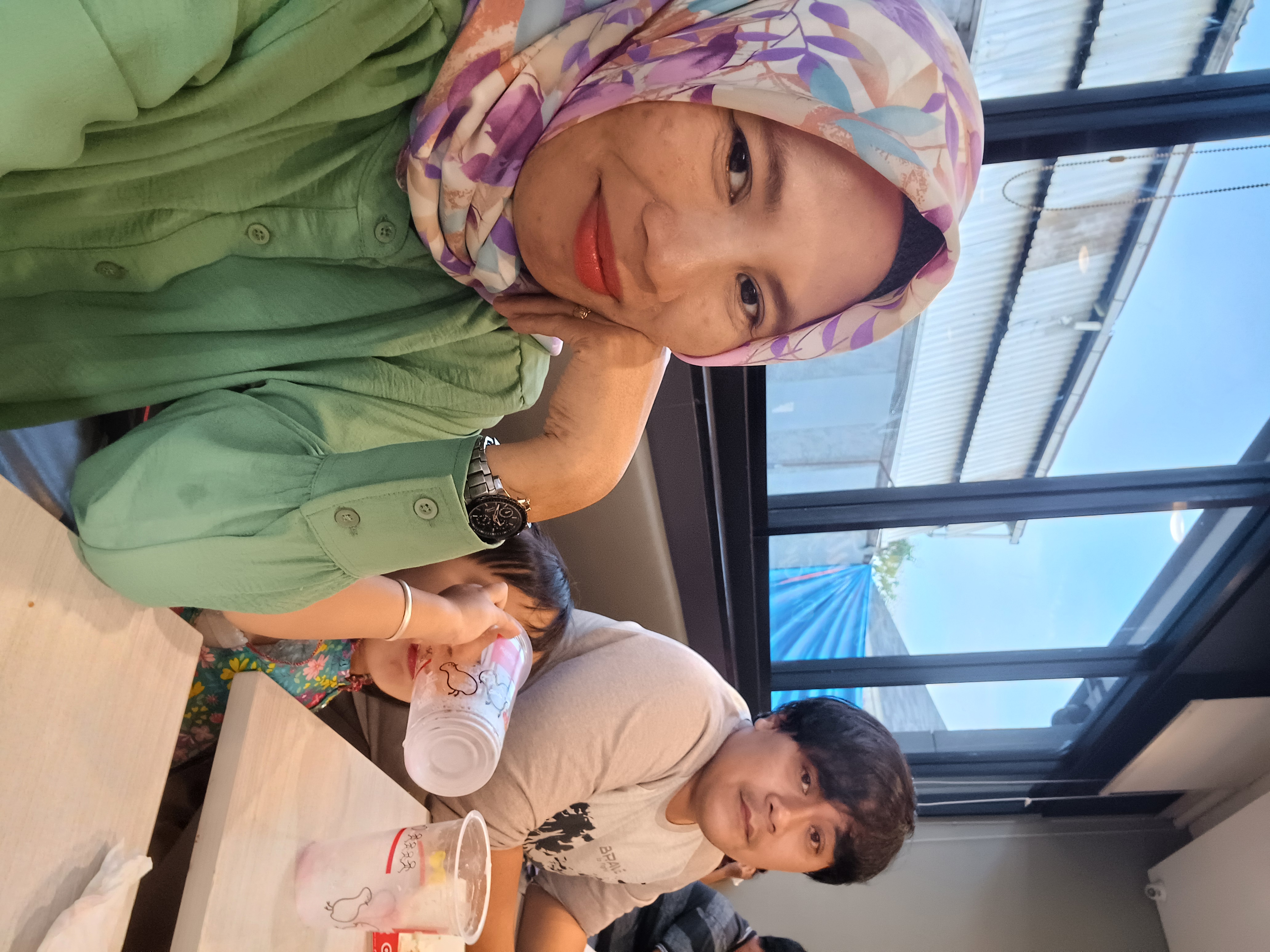 Profile picture for user hennyyanita