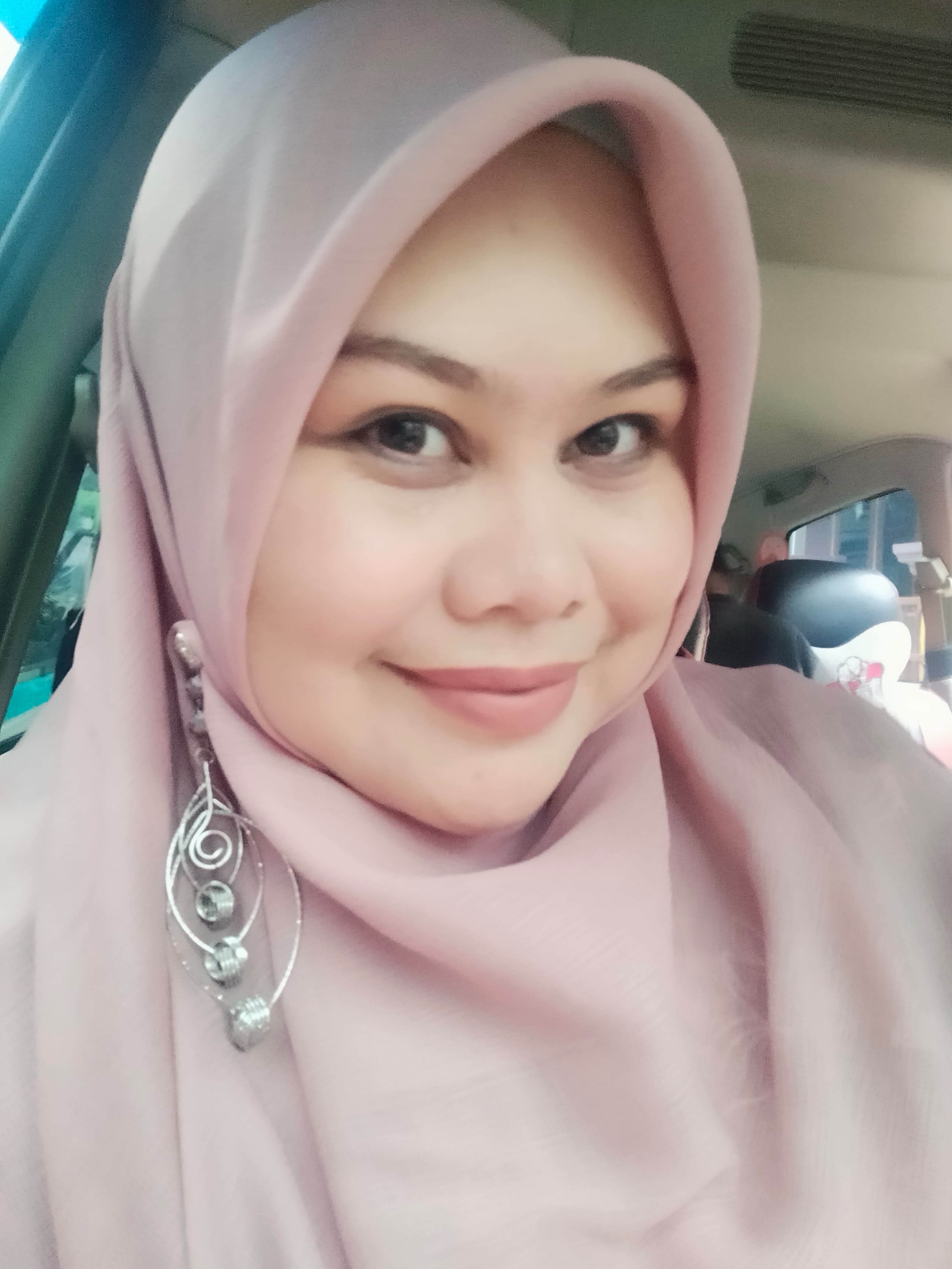 Profile picture for user ellymartina1103