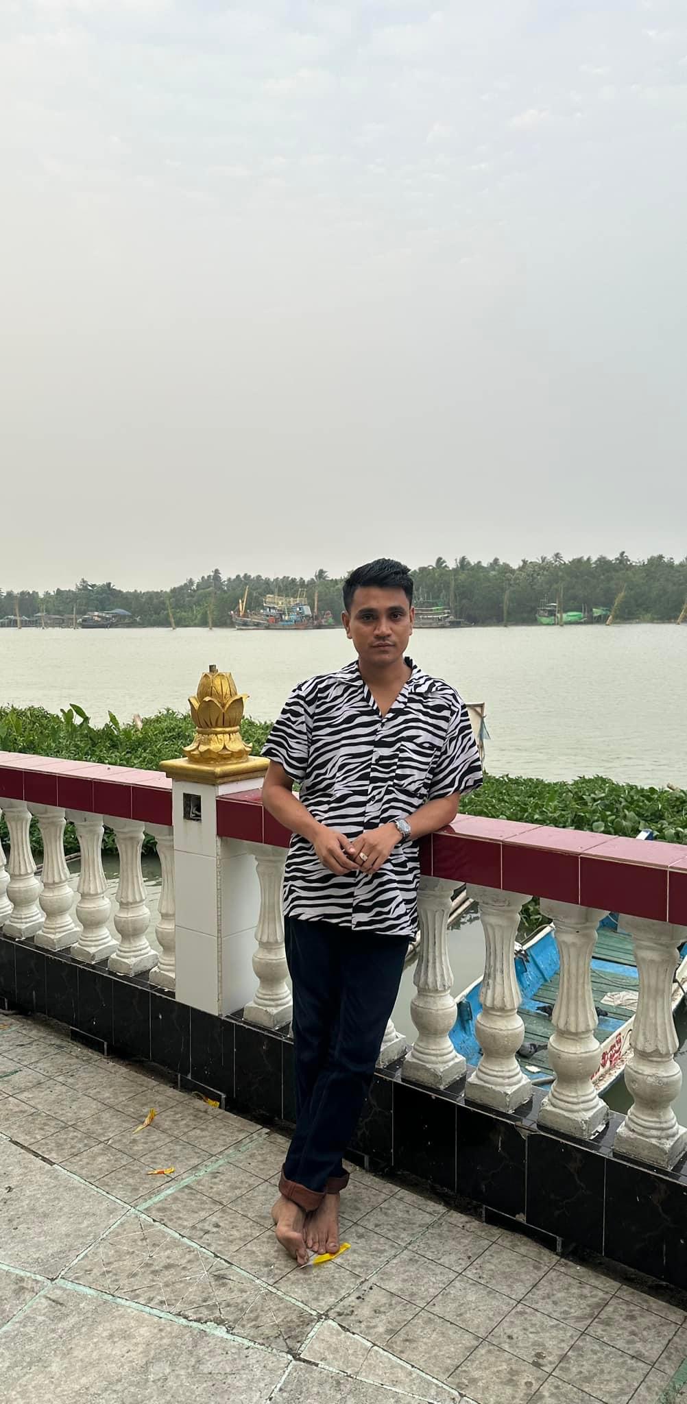 Profile picture for user bomoezaw