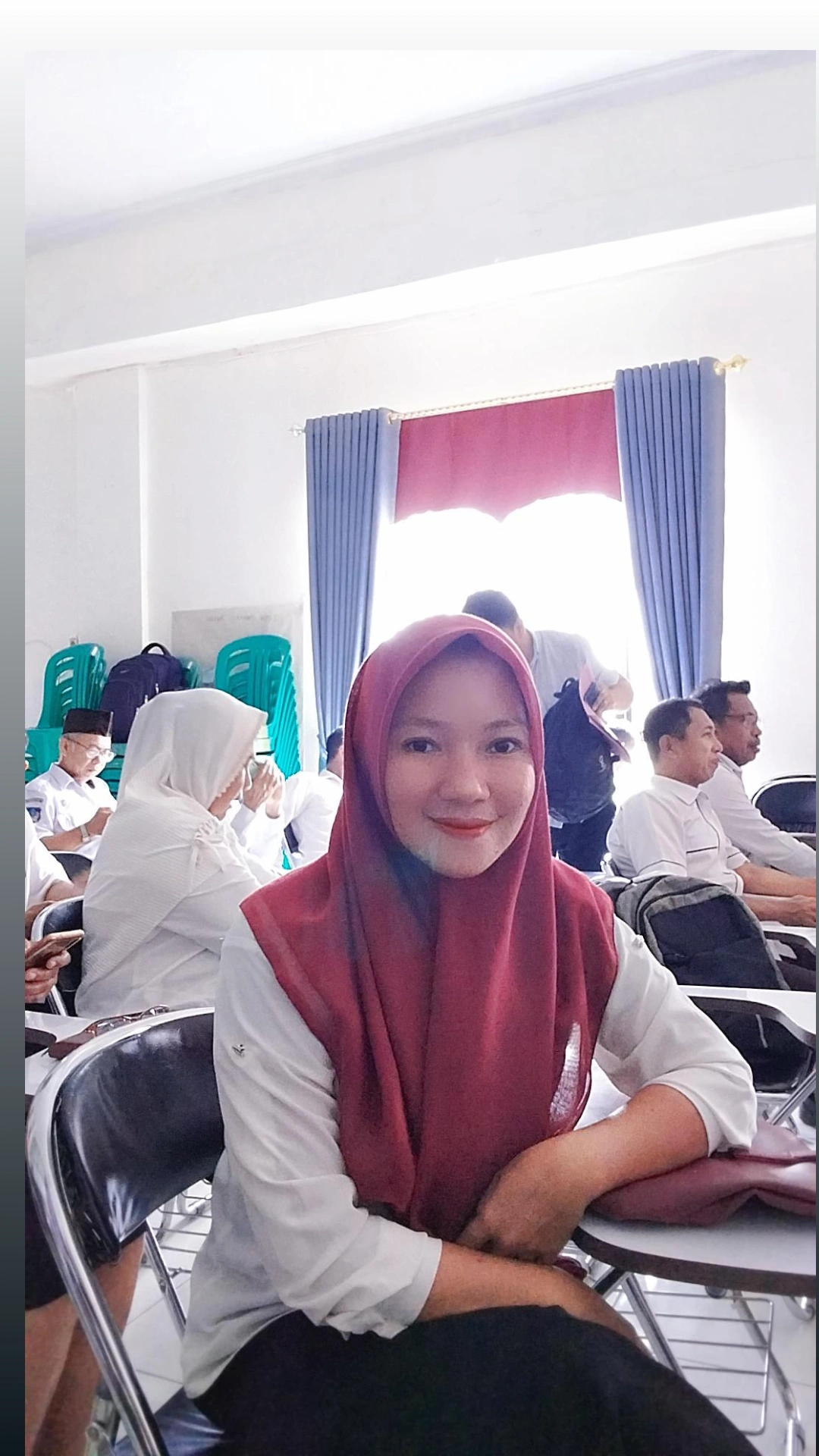 Profile picture for user Nofalia_Paputungan