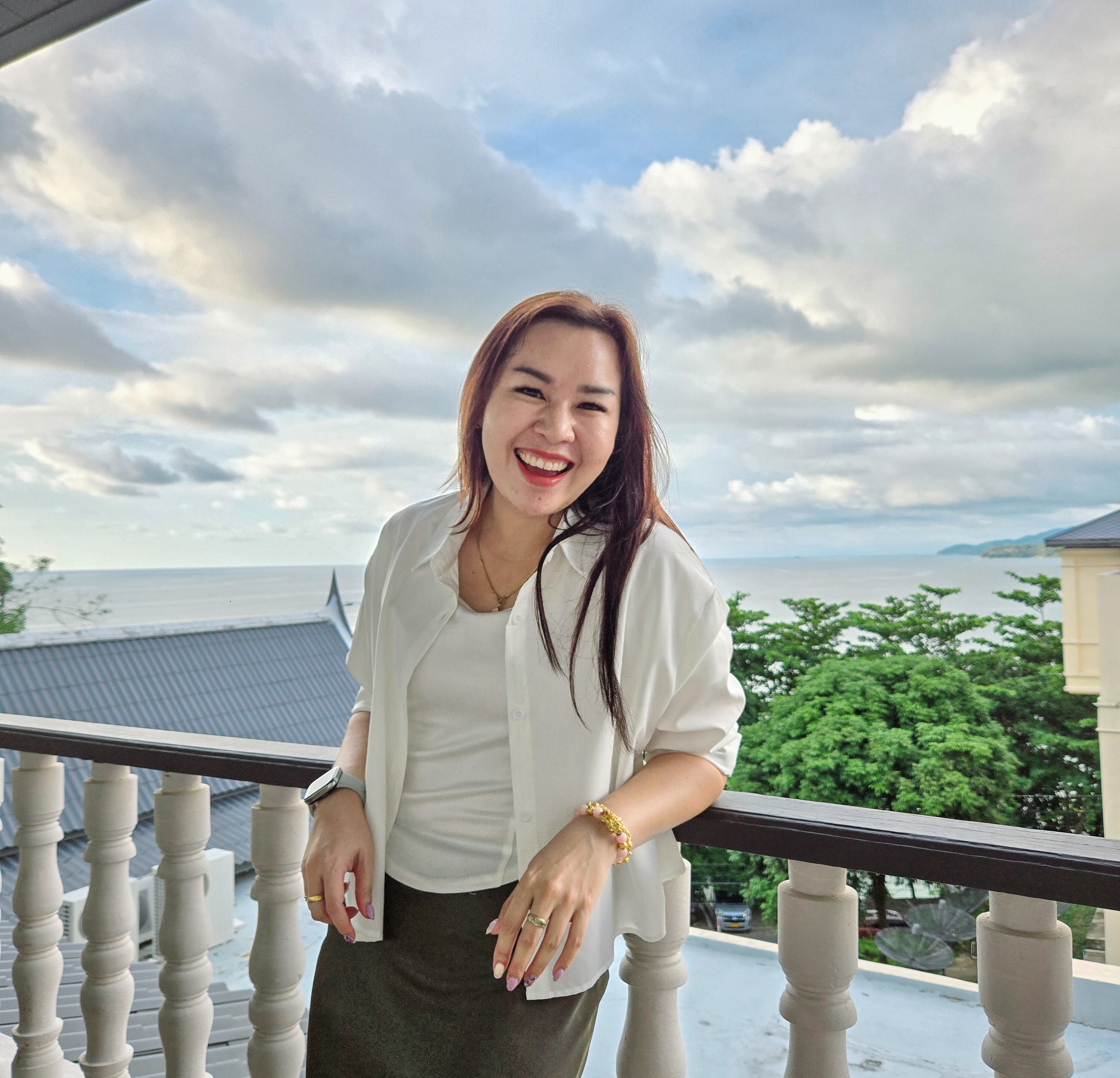 Profile picture for user Monthira