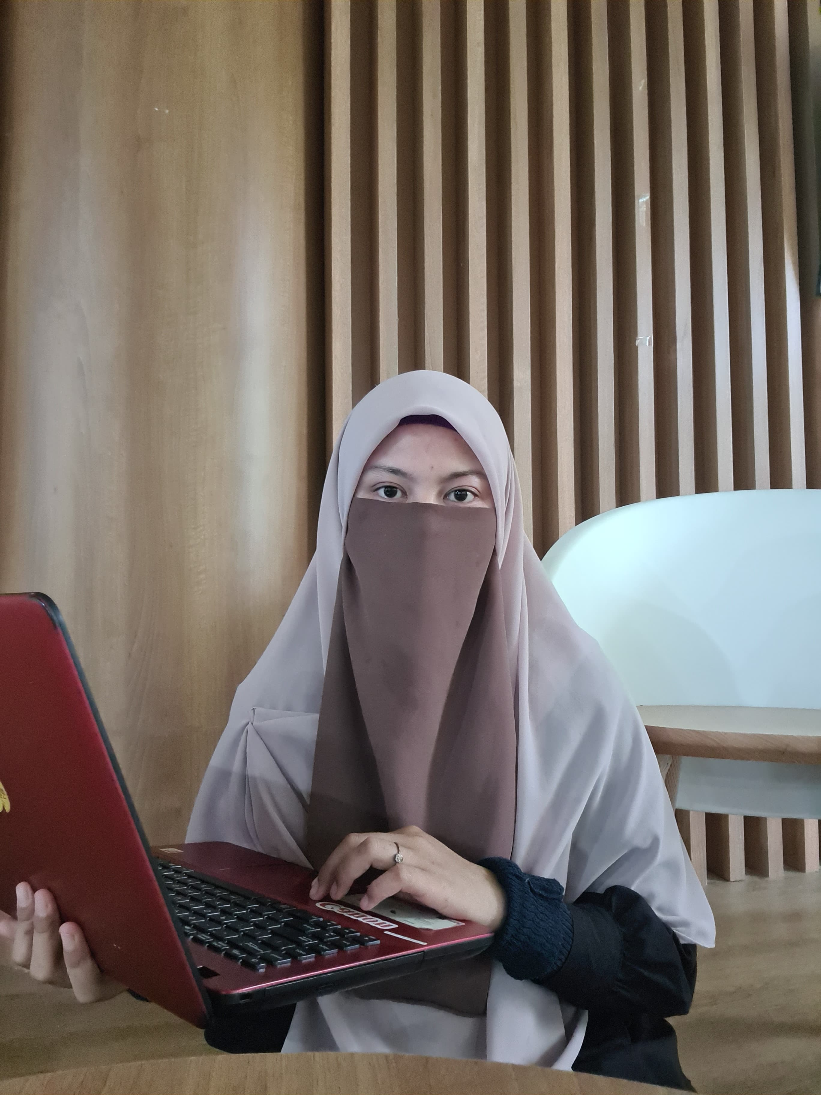 Profile picture for user Putriathifah12_