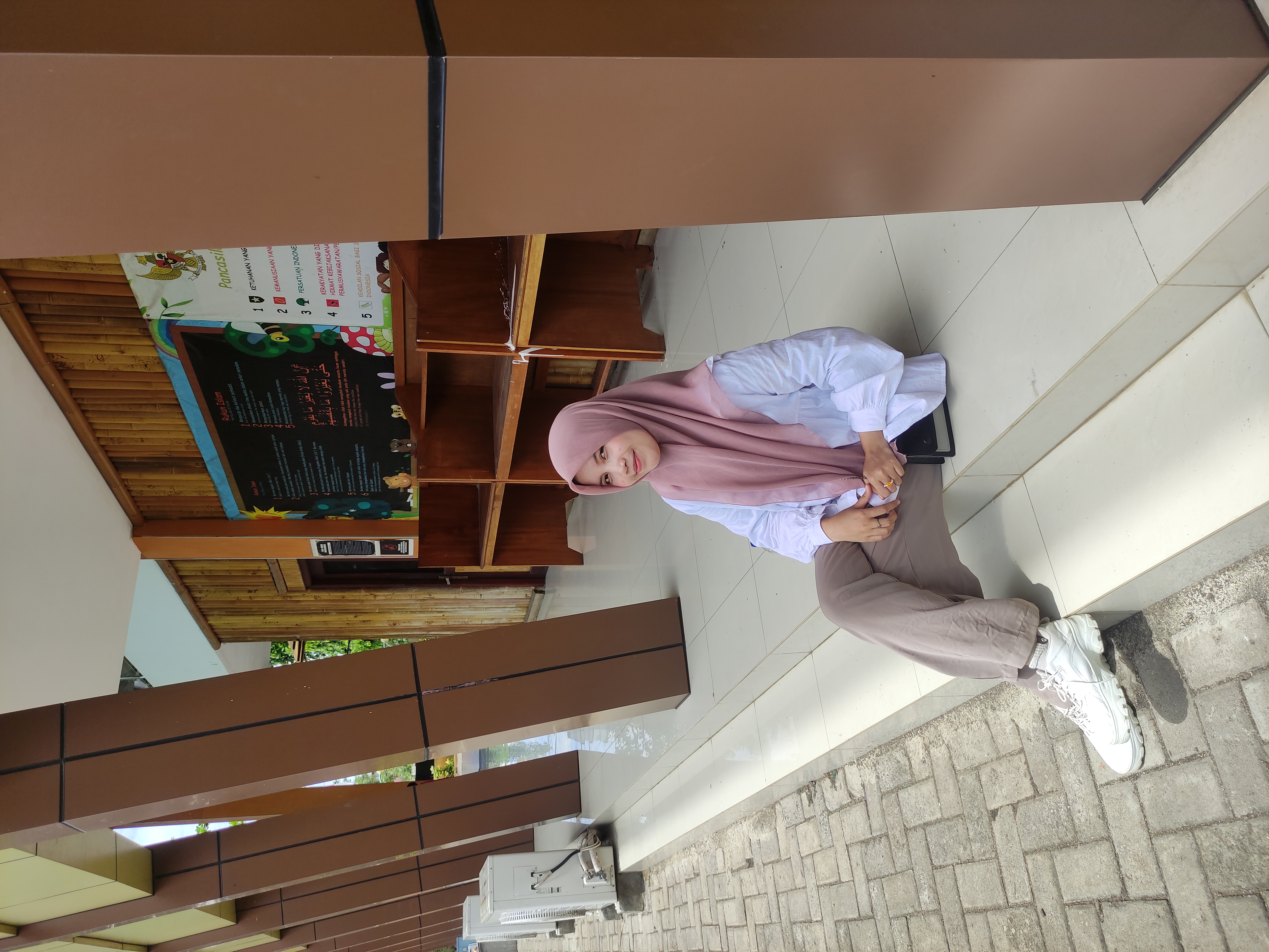 Profile picture for user QORI-OKTAVIANI