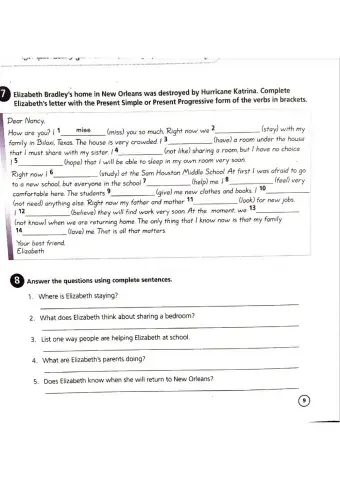 Hurricane Katrina - Present Simple or Progressive