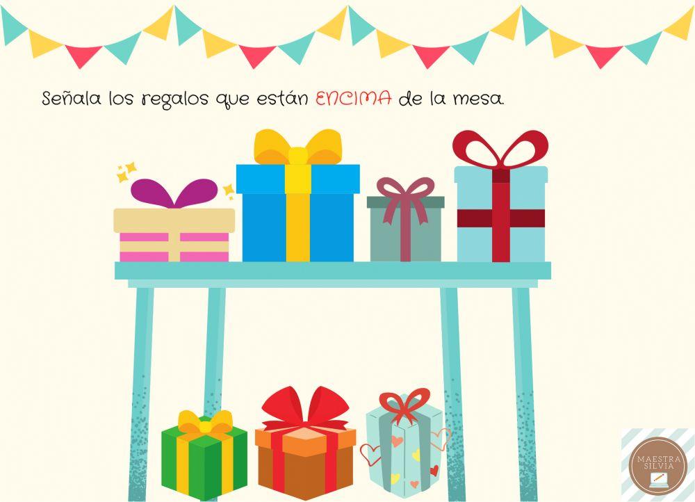Señala los regalos que están encima de la mesa