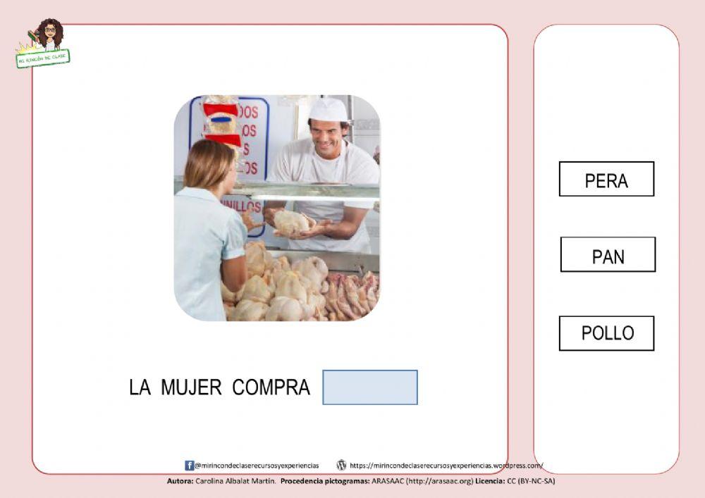 La mujer compra pollo
