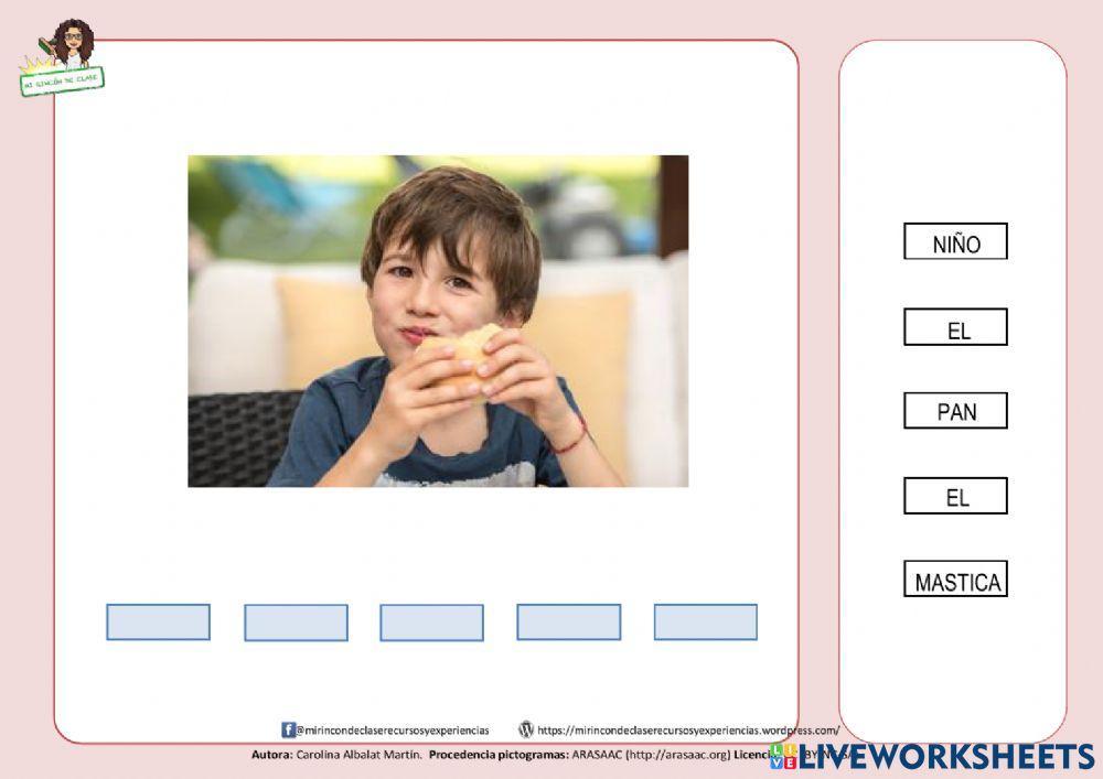 El niño mastica el pan