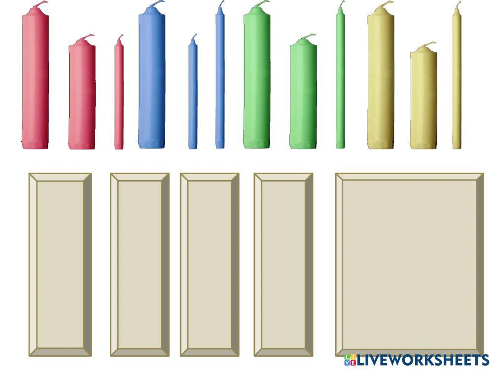 Βάζω τις λαμπάδες μέσα στα κουτιά τους